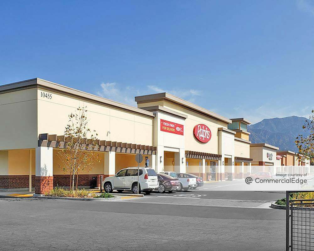 Sunhill Shopping Center 10401 Sunland Blvd, Sunland, CA Retail Space